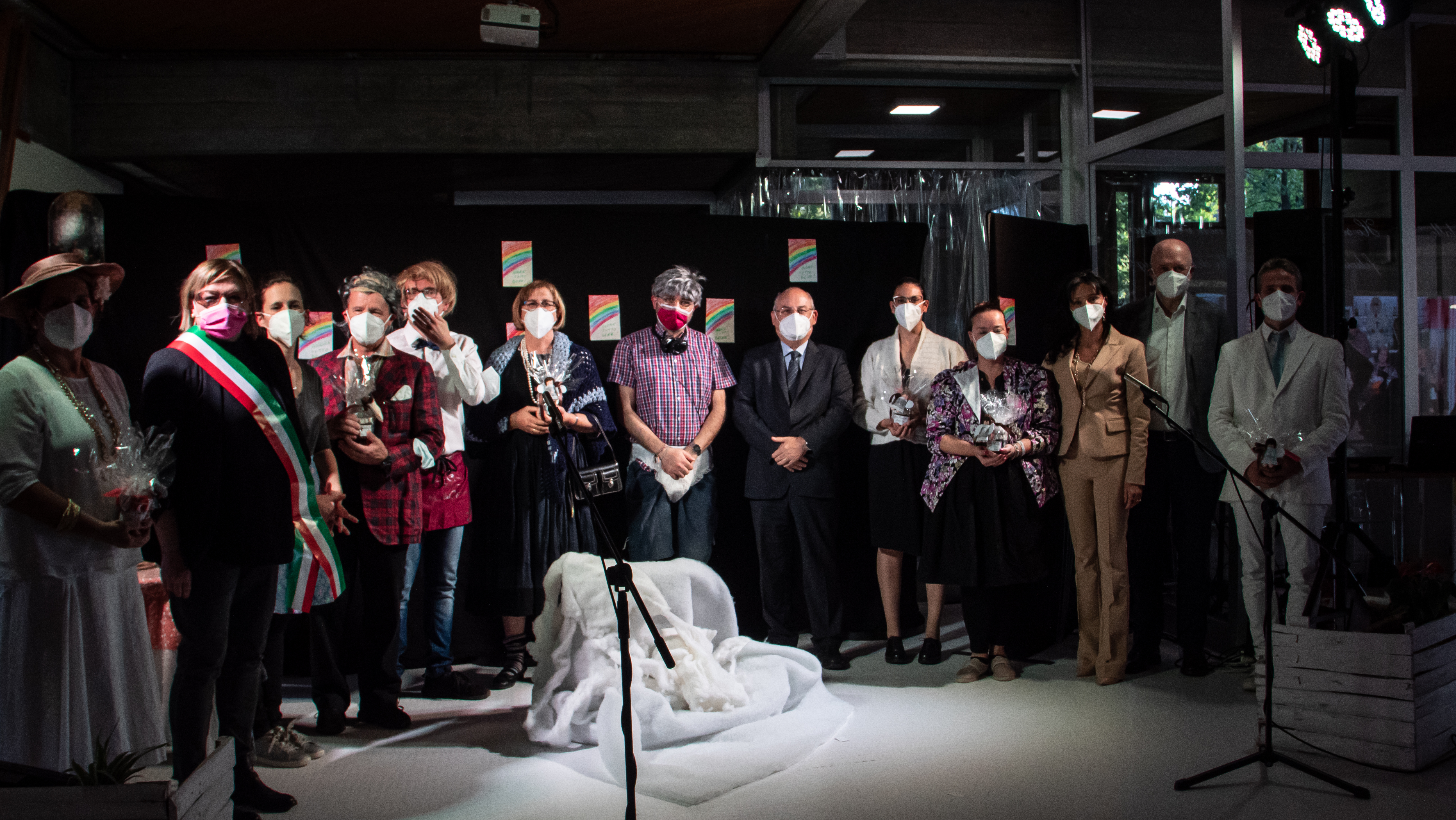 Spettacolo teatrale "Andrà tutto bene" : video.