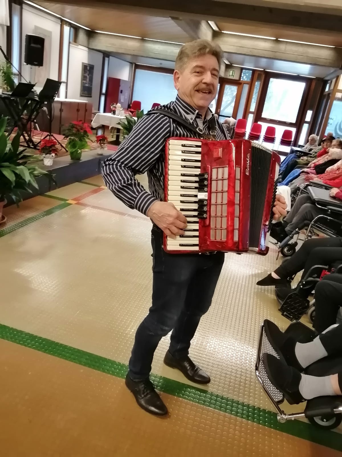 Giorgio con  la sua fisarmonica: domenica 26 gennaio 