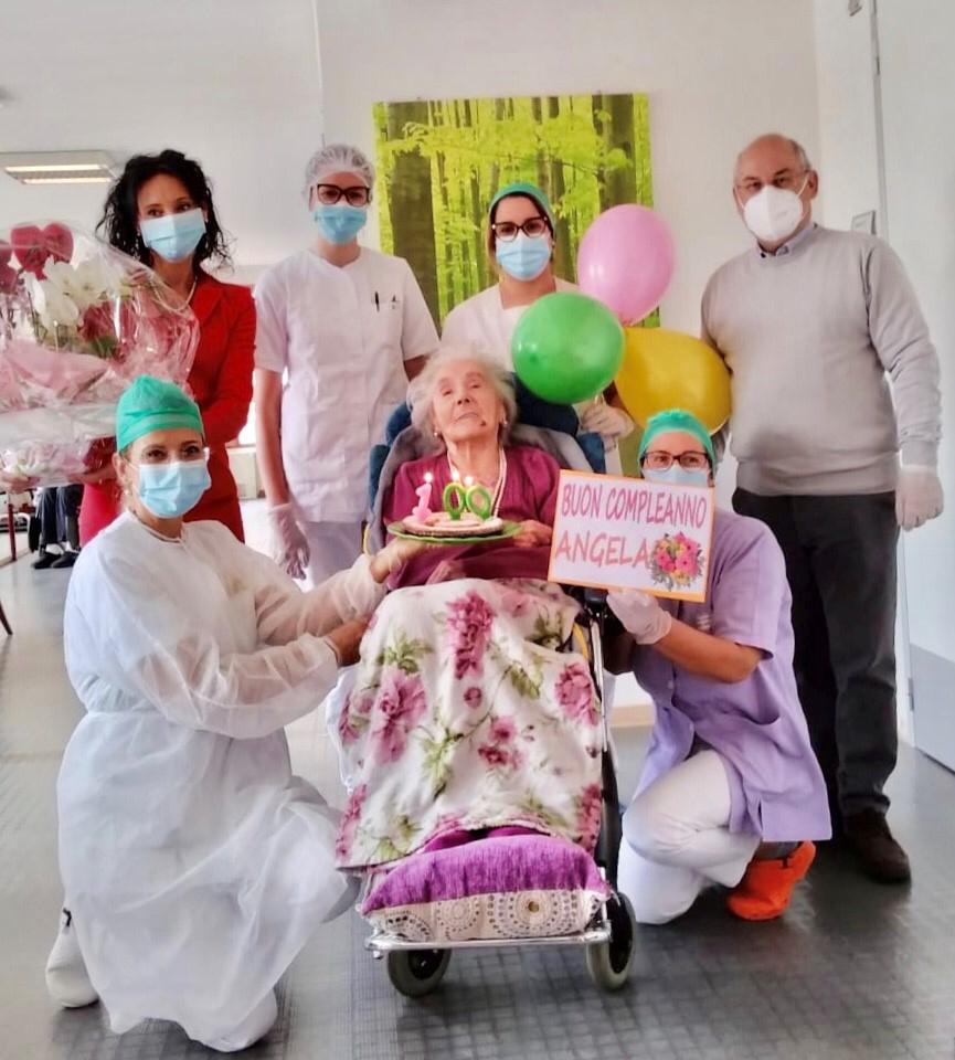 Tanti auguri ad Angela per i suoi 100 anni!
