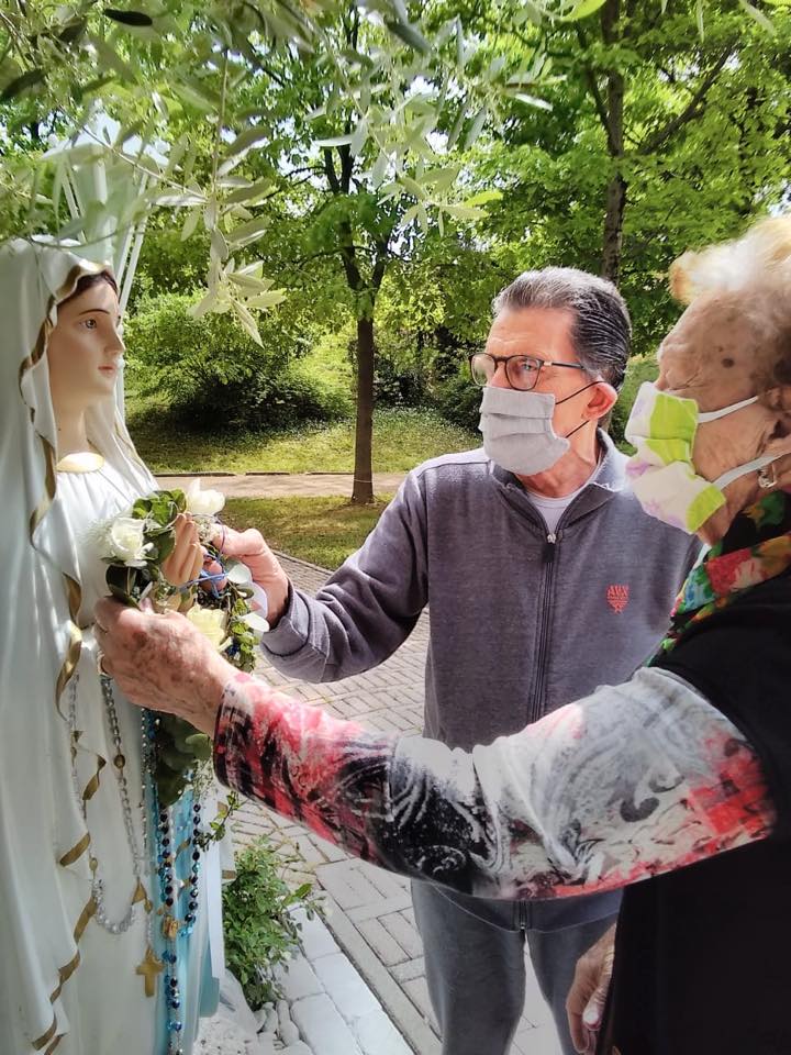 Iniziamo il mese di maggio con la preghiera, affidandoci alla protezione di Maria