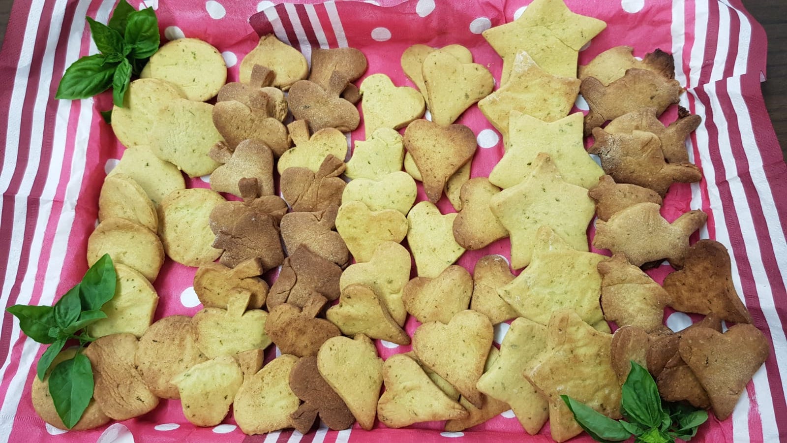 Oggi merenda con i biscotti al basilico grazie alla ricetta dello Chef Valletta