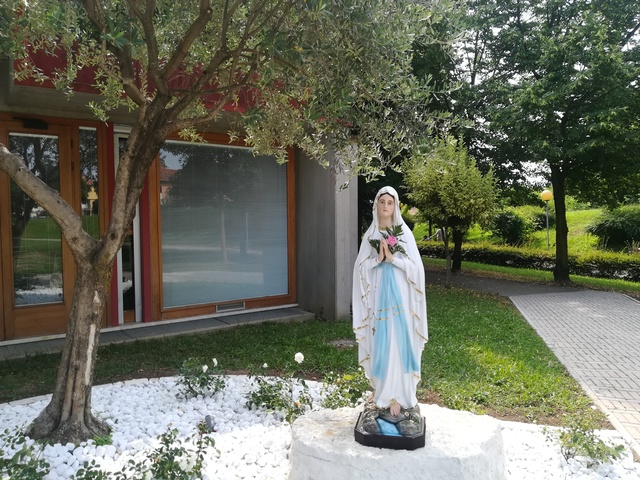 Benedizione della Statua della Madonnina di Lourdes
