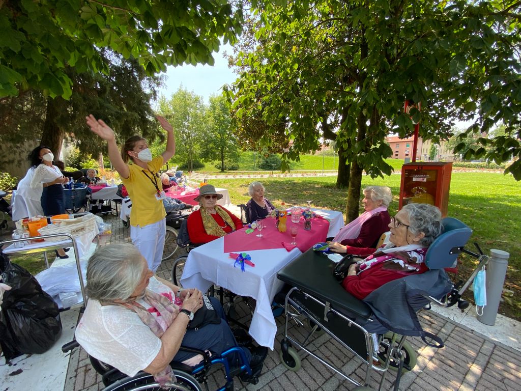 Pranzi di Primavera nel giardino della Sartor